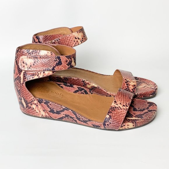 Gentle Souls By Kenneth Cole Gianna Sandal Pink Snake Print  11 - Picture 8 of 8